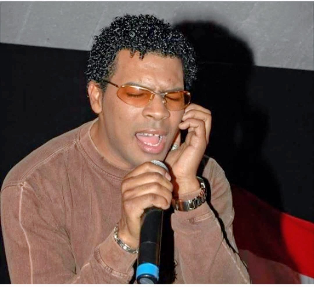 Recuerdo cantando en vivo